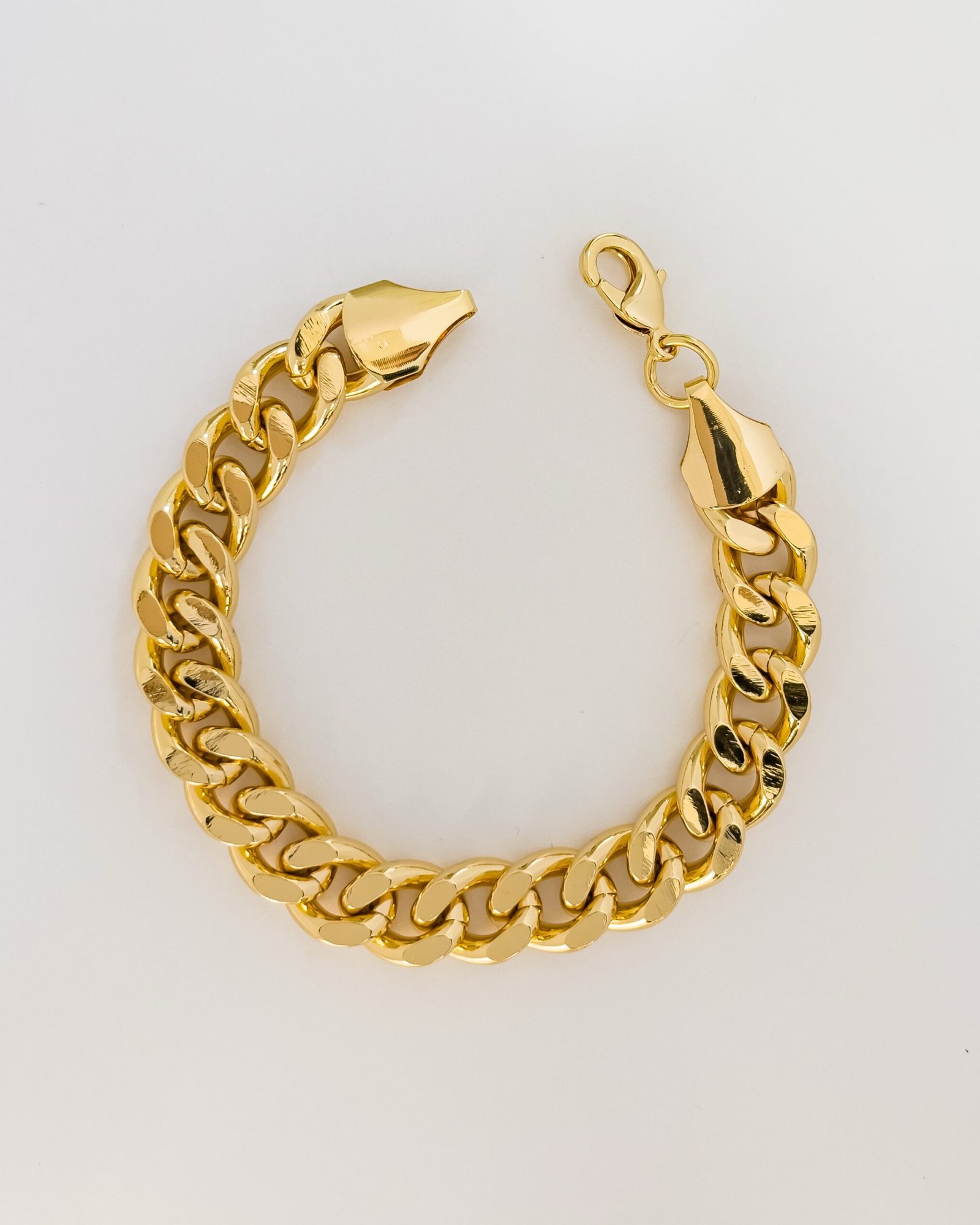Bold Gold-Plated Stainless Steel Link Bracelet – Chic & Durable