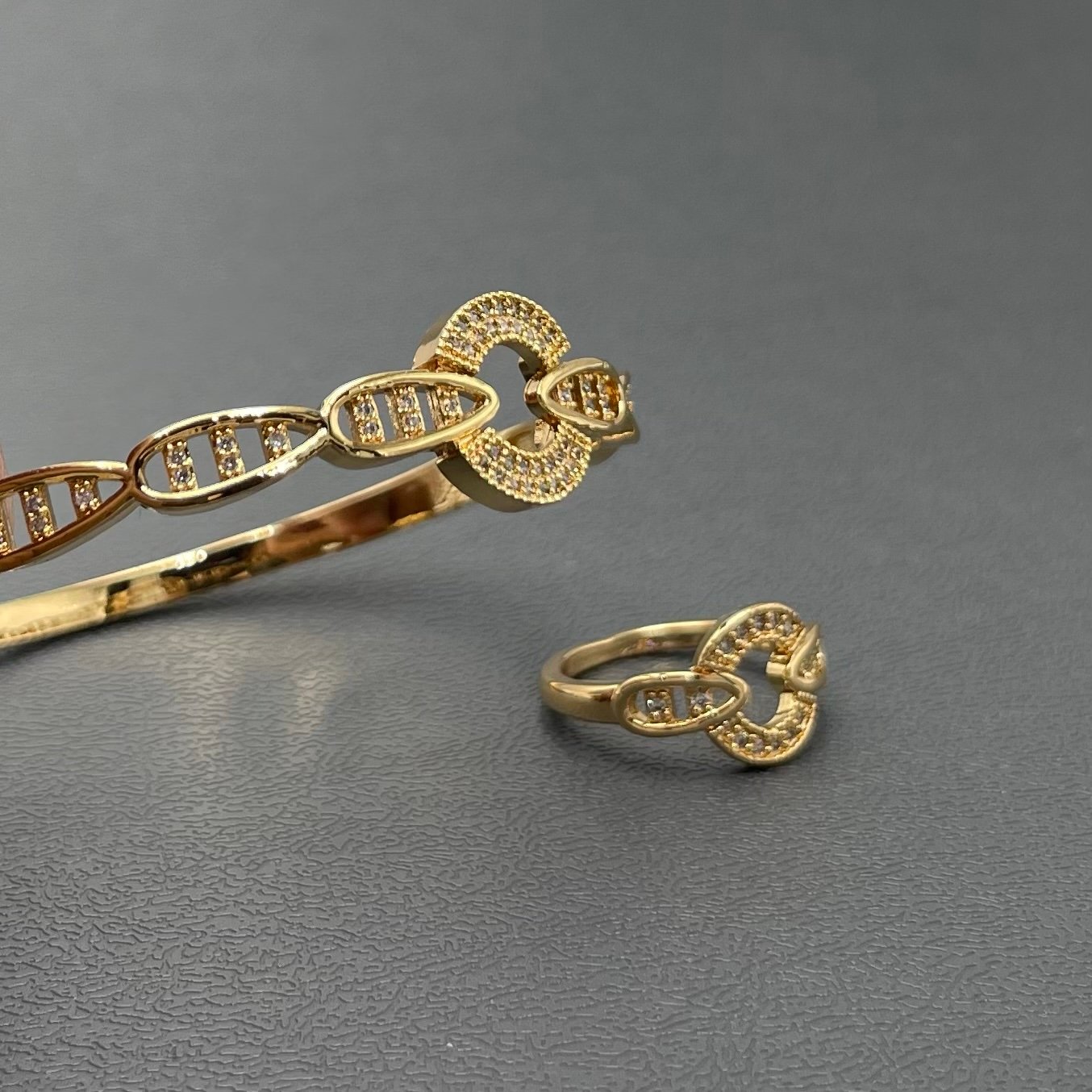 Elegant Circle Link Design with Zircon Accents Bracelet & Ring Set (Sizes 6/7/8) - Image 2