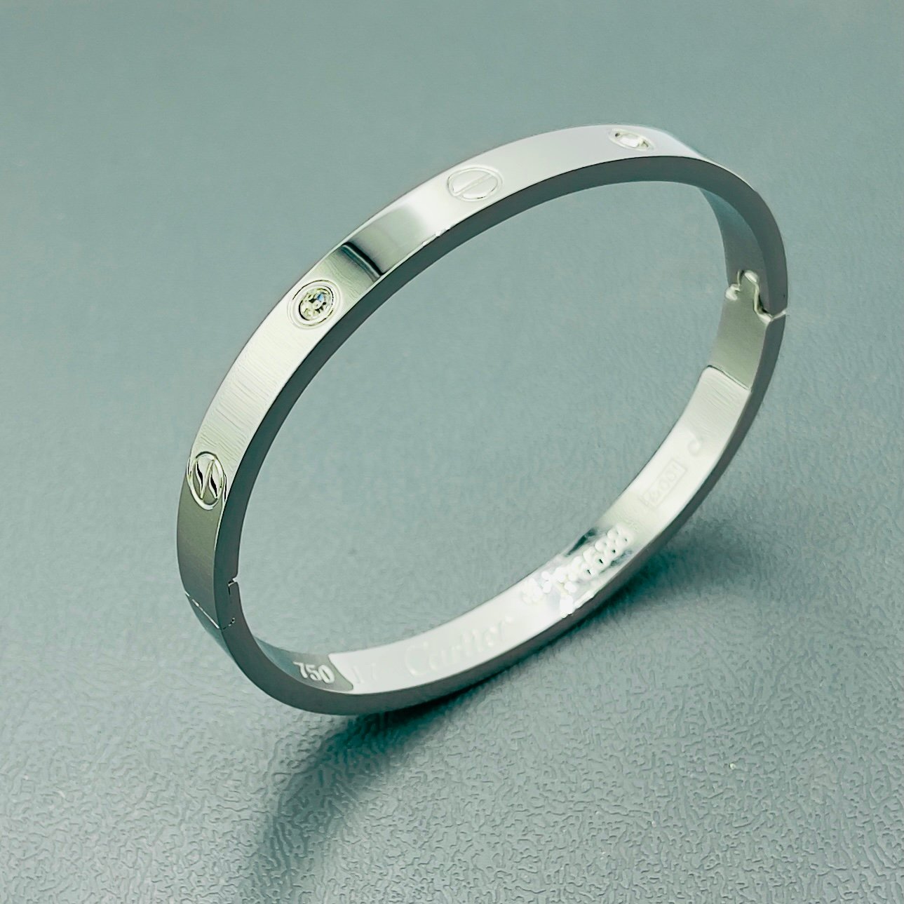 Elegant Silver Stainless Steel Bracelet with Crystal Accents – Timeless Luxury