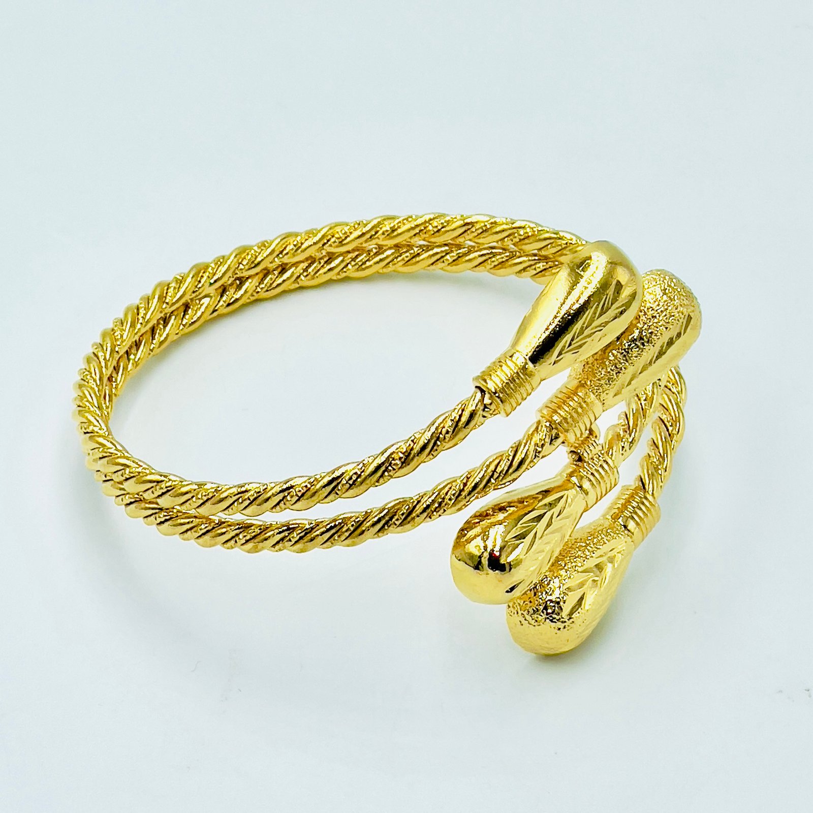 Elegant Stainless Steel Bracelet – Luxurious Twisted Design - Image 2
