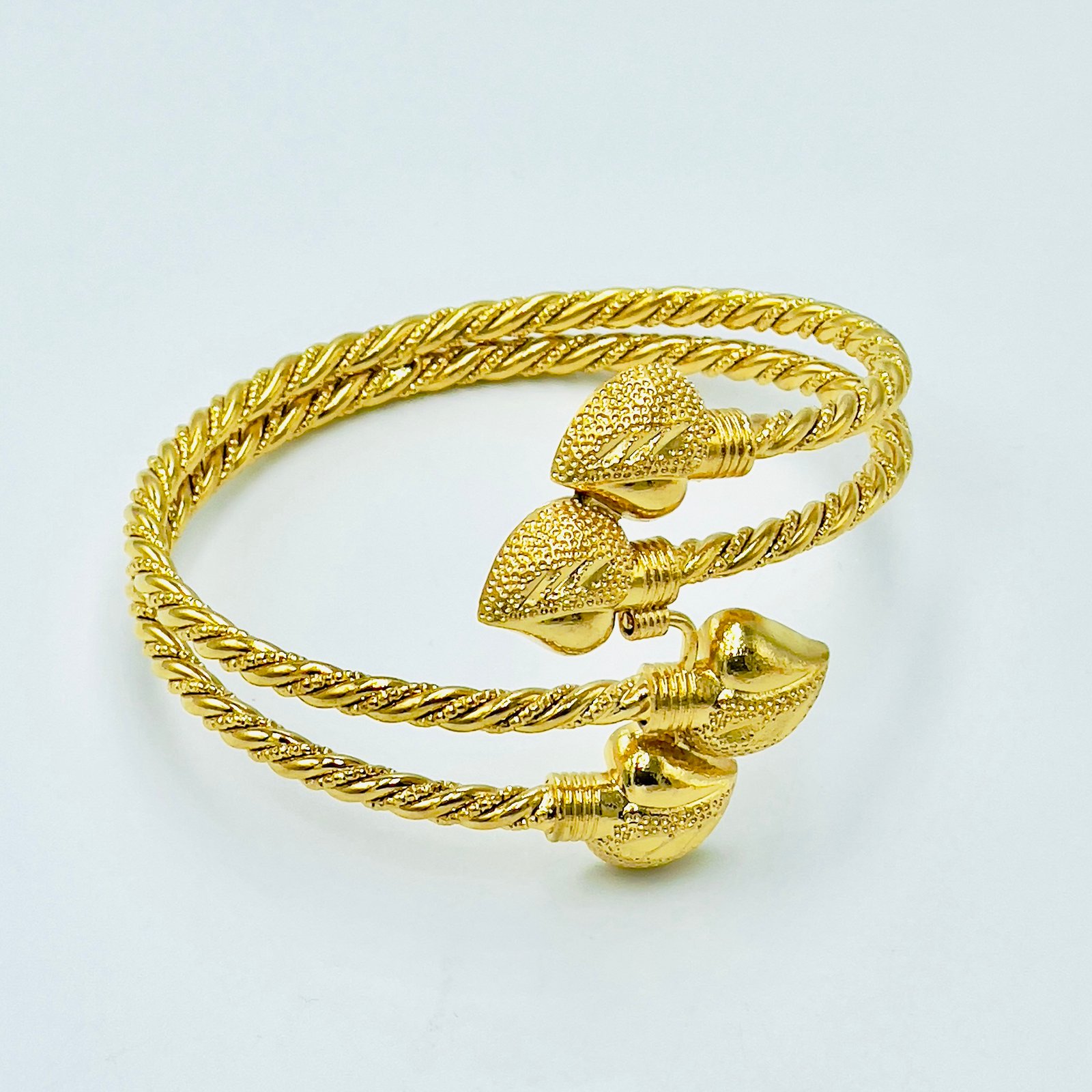 Elegant Stainless Steel Bracelet – Luxurious Twisted Design