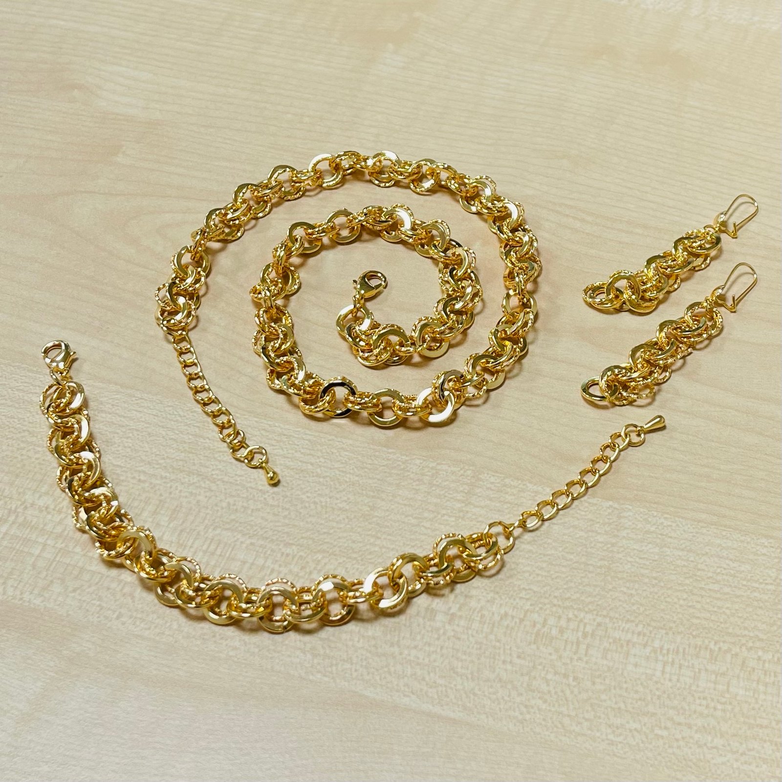 Elegant Gold-Plated Stainless Steel Jewelry Set – Necklace, Bracelet & Earrings - Image 3